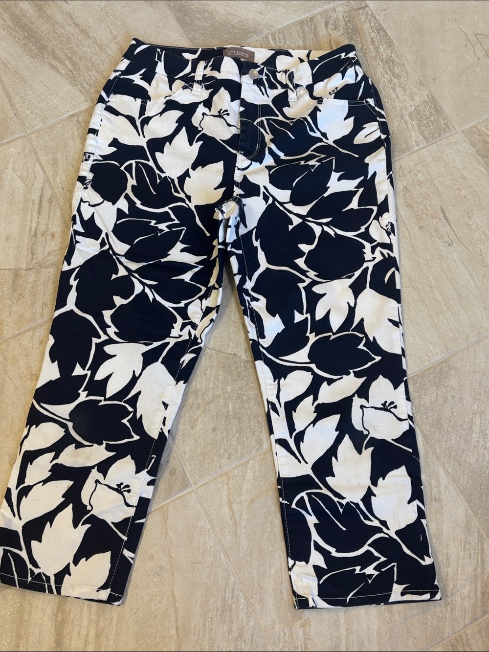 Chico's Navy and White Floral Capris Pants